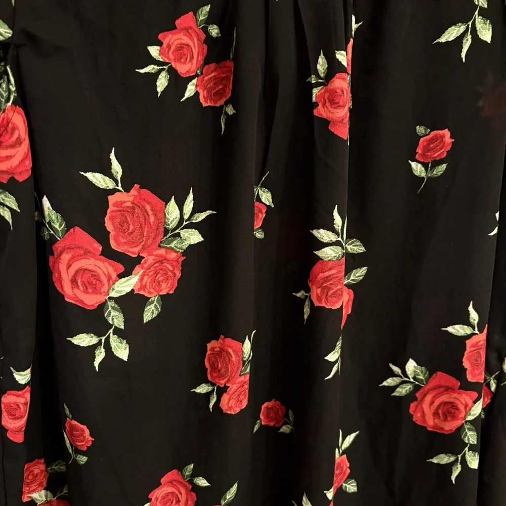 d.n.a. couture Romantic Red Rose Floral Blouse Flutter Sleeve Plus Size 1X - Picture 6 of 7